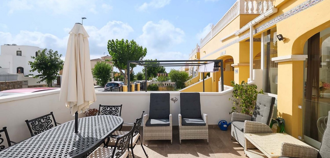 Herverkoop - Herenhuis -
Pinar de Campoverde - Pinar de Campoverde - Village