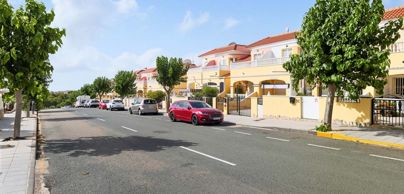 Herverkoop - Herenhuis -
Pinar de Campoverde - Pinar de Campoverde - Village
