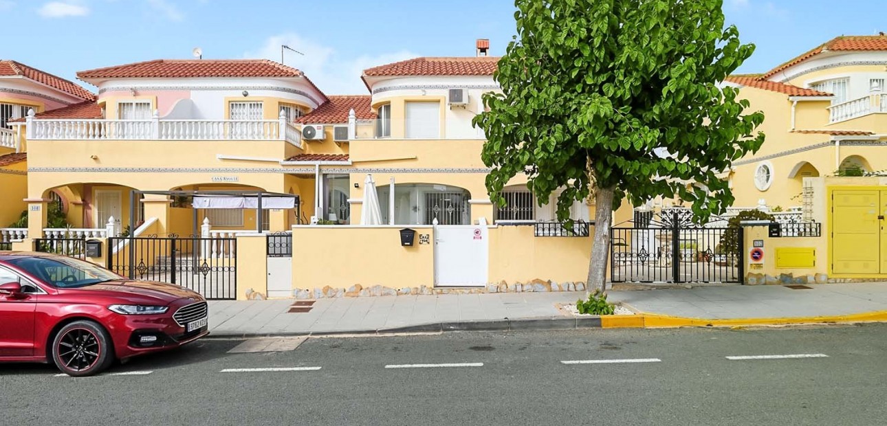Herverkoop - Herenhuis -
Pinar de Campoverde - Pinar de Campoverde - Village