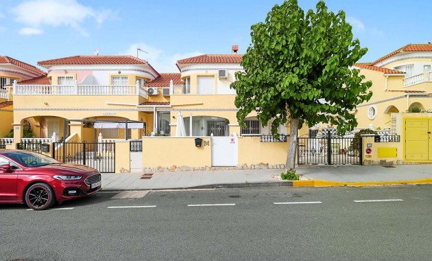 Herverkoop - Herenhuis -
Pinar de Campoverde - Pinar de Campoverde - Village