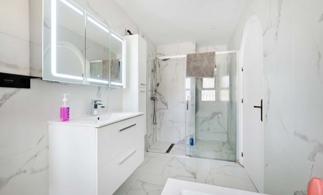 Herverkoop - Detached Villa -
Pinar de Campoverde - Pinar de Campoverde - Village