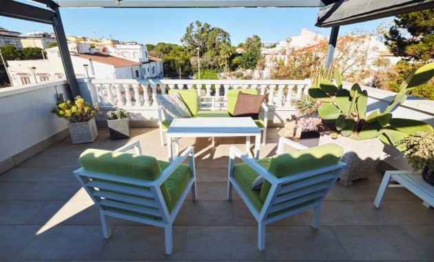 Herverkoop - Quad Villa -
Orihuela Costa - Mil Palmeras