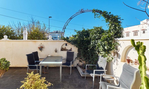 Herverkoop - Quad Villa -
Orihuela Costa - Mil Palmeras