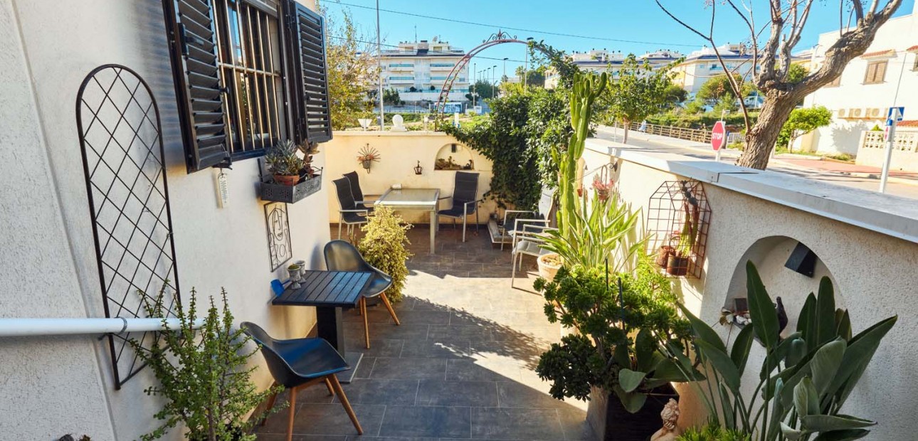 Herverkoop - Quad Villa -
Orihuela Costa - Mil Palmeras