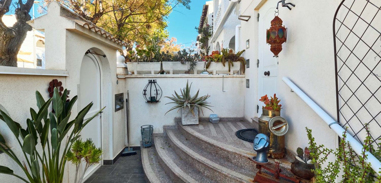 Herverkoop - Quad Villa -
Orihuela Costa - Mil Palmeras