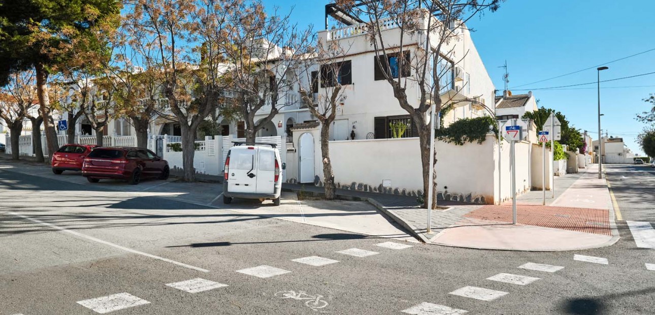 Herverkoop - Quad Villa -
Orihuela Costa - Mil Palmeras