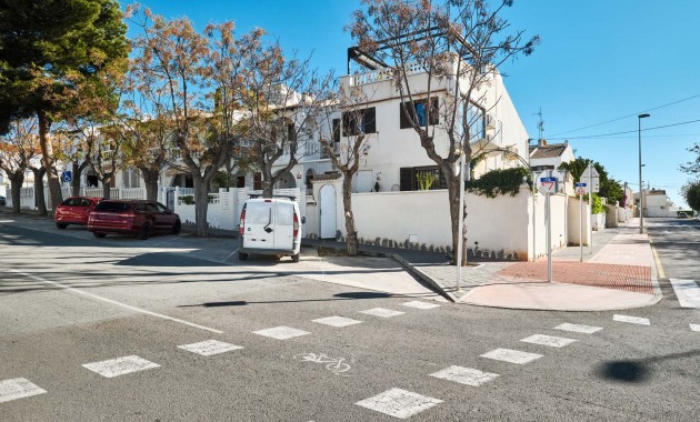 Herverkoop - Quad Villa -
Orihuela Costa - Mil Palmeras