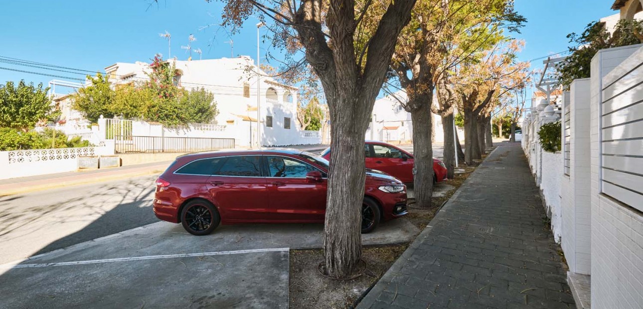 Herverkoop - Quad Villa -
Orihuela Costa - Mil Palmeras
