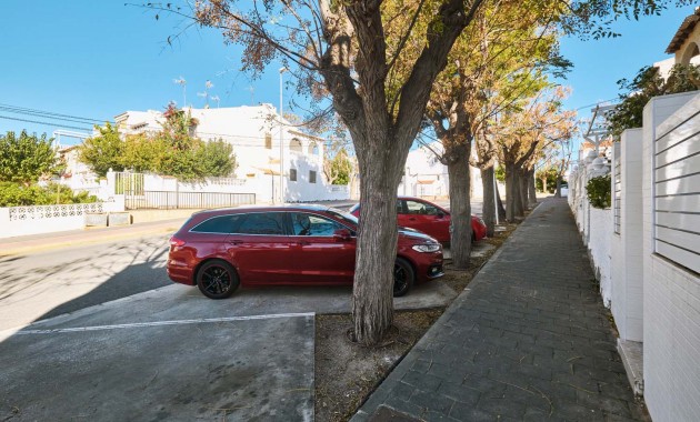 Herverkoop - Quad Villa -
Orihuela Costa - Mil Palmeras