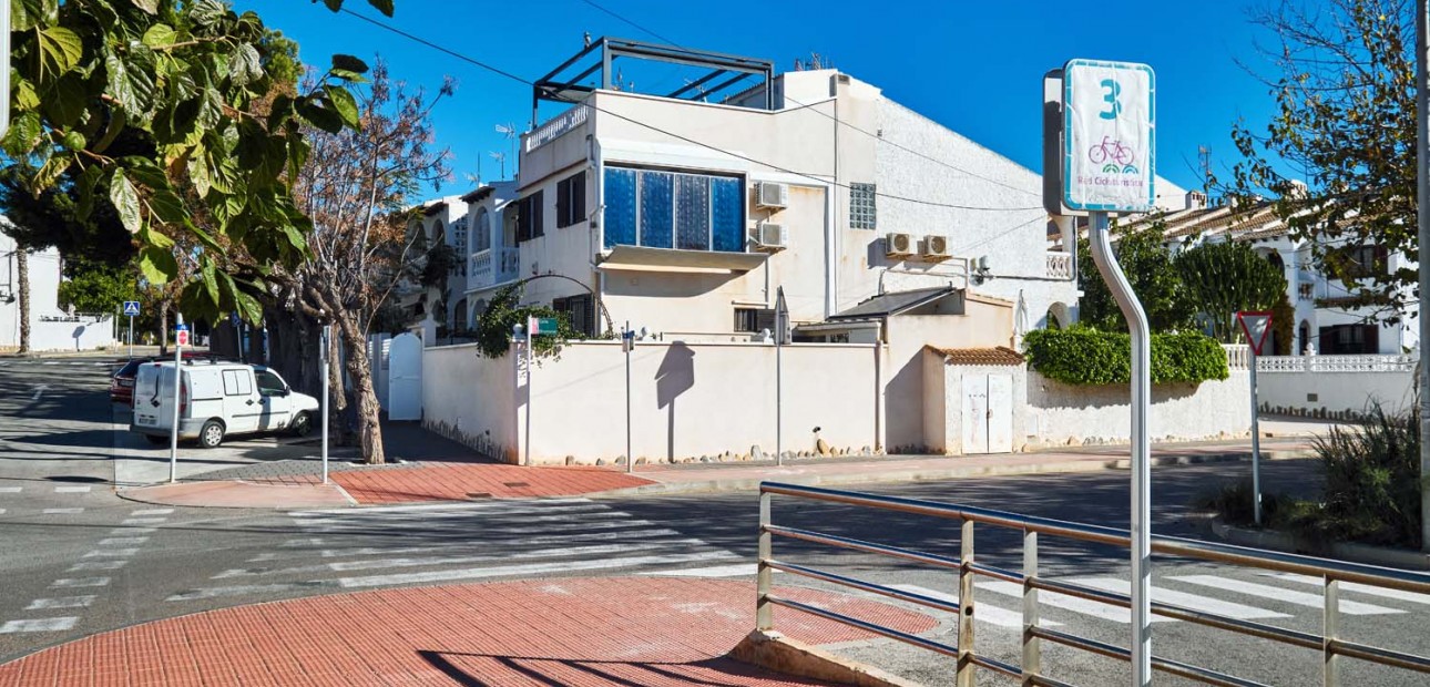 Herverkoop - Quad Villa -
Orihuela Costa - Mil Palmeras