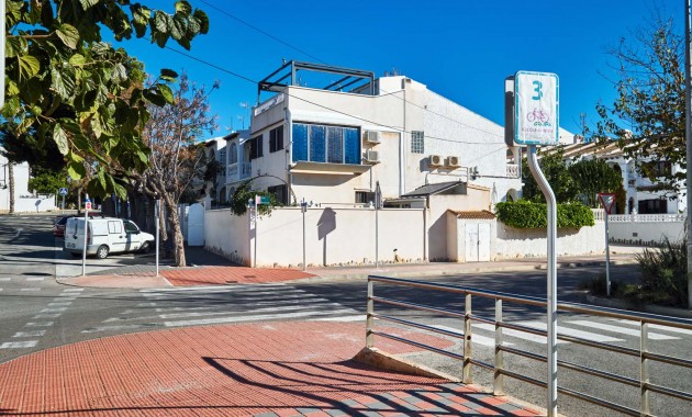 Herverkoop - Quad Villa -
Orihuela Costa - Mil Palmeras