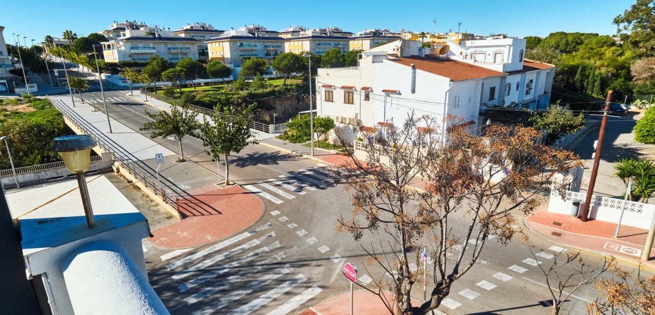 Herverkoop - Quad Villa -
Orihuela Costa - Mil Palmeras
