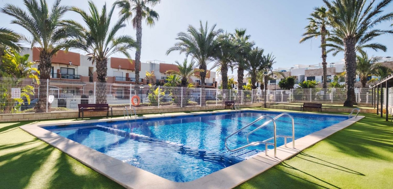 Herverkoop - Herenhuis -
Orihuela Costa - Villamartin