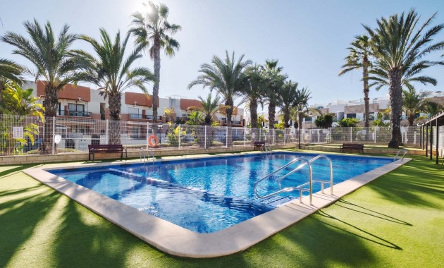 Herverkoop - Herenhuis -
Orihuela Costa - Villamartin