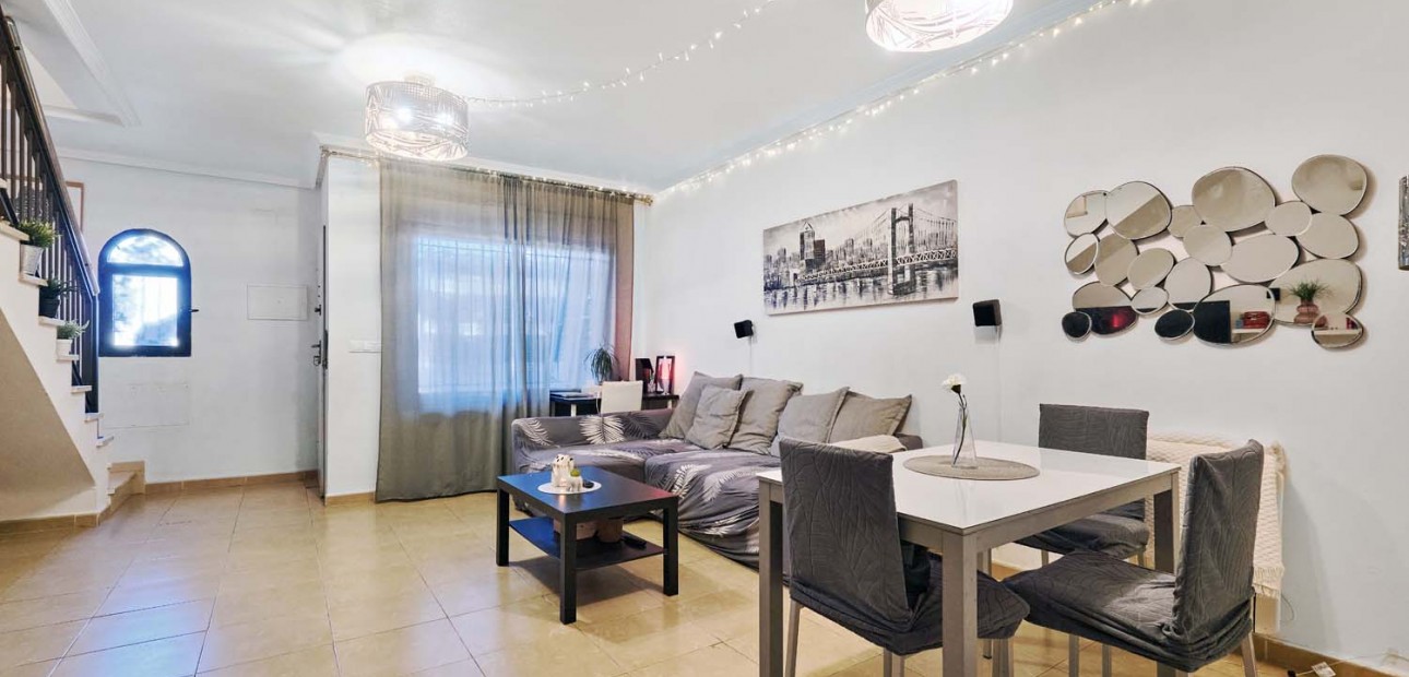 Herverkoop - Herenhuis -
Orihuela Costa - Villamartin