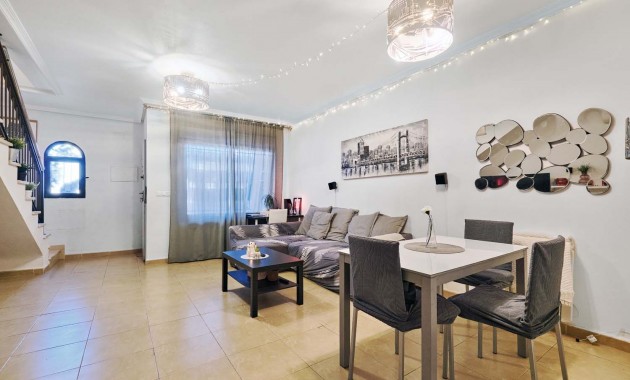 Herverkoop - Herenhuis -
Orihuela Costa - Villamartin