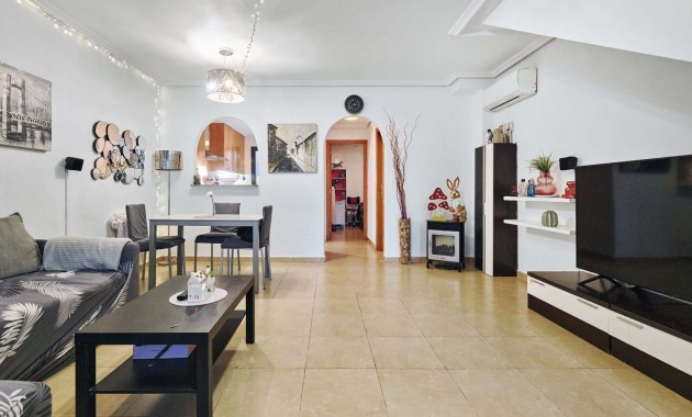 Herverkoop - Herenhuis -
Orihuela Costa - Villamartin