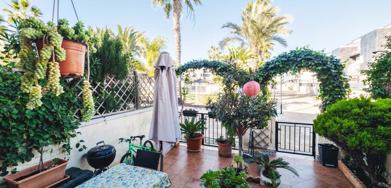 Herverkoop - Herenhuis -
Orihuela Costa - Villamartin