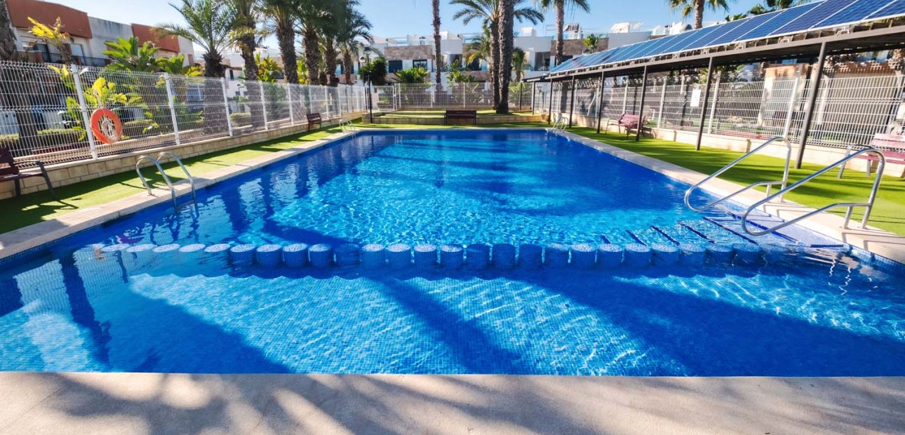 Herverkoop - Herenhuis -
Orihuela Costa - Villamartin