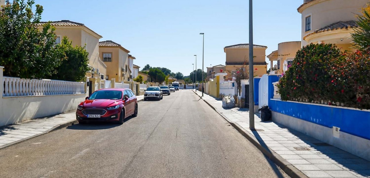 Herverkoop - Detached Villa -
Pinar de Campoverde - Pinar de Campoverde - Village