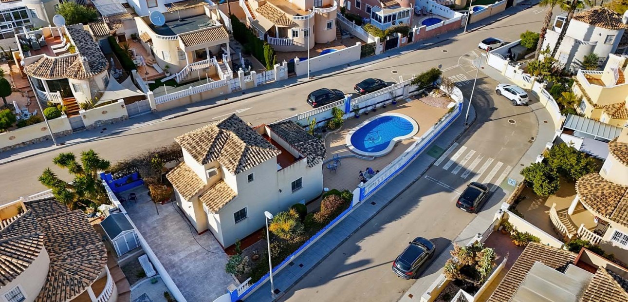 Herverkoop - Detached Villa -
Pinar de Campoverde - Pinar de Campoverde - Village