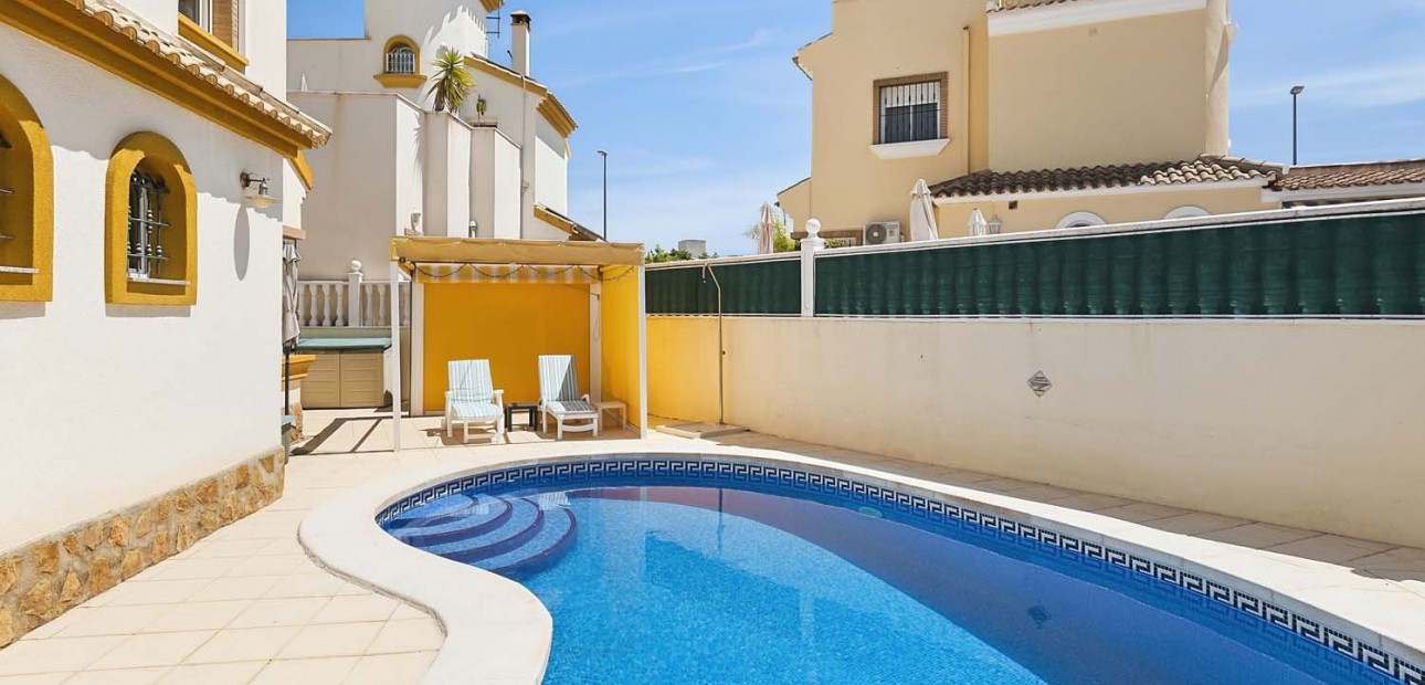Herverkoop - Detached Villa -
Pinar de Campoverde - Pinar de Campoverde - Village