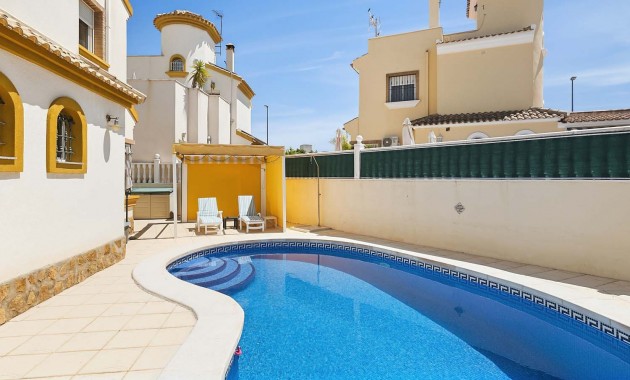 Herverkoop - Detached Villa -
Pinar de Campoverde - Pinar de Campoverde - Village