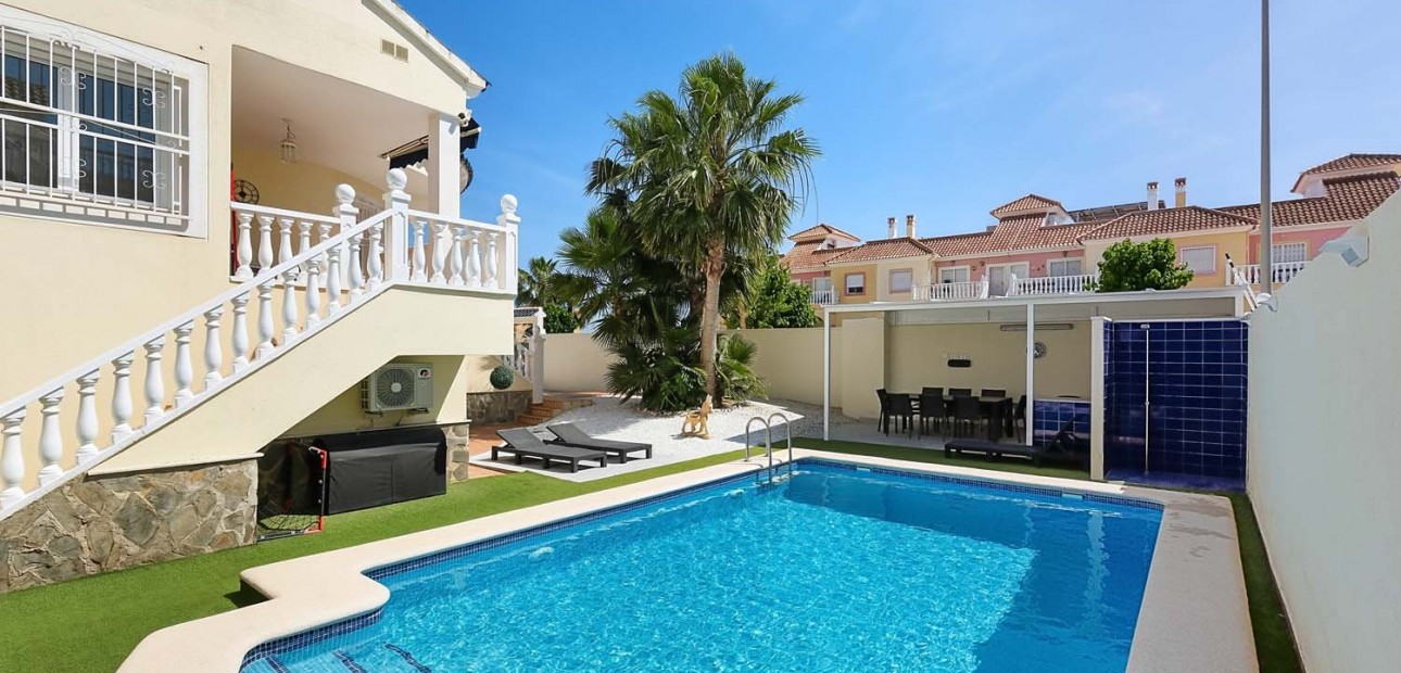 Herverkoop - Detached Villa -
Pinar de Campoverde - Pinar de Campoverde - Village