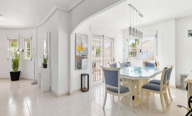 Herverkoop - Detached Villa -
Pinar de Campoverde - Pinar de Campoverde - Village