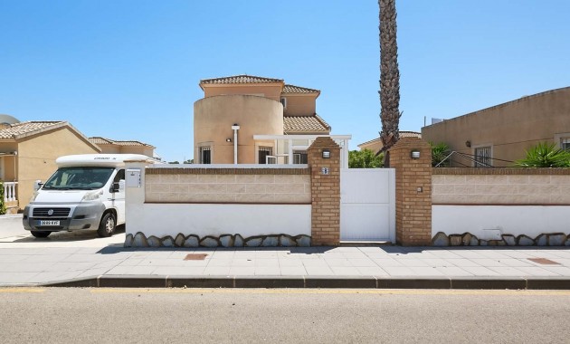 Herverkoop - Detached Villa -
Pinar de Campoverde - Pinar de Campoverde - Village