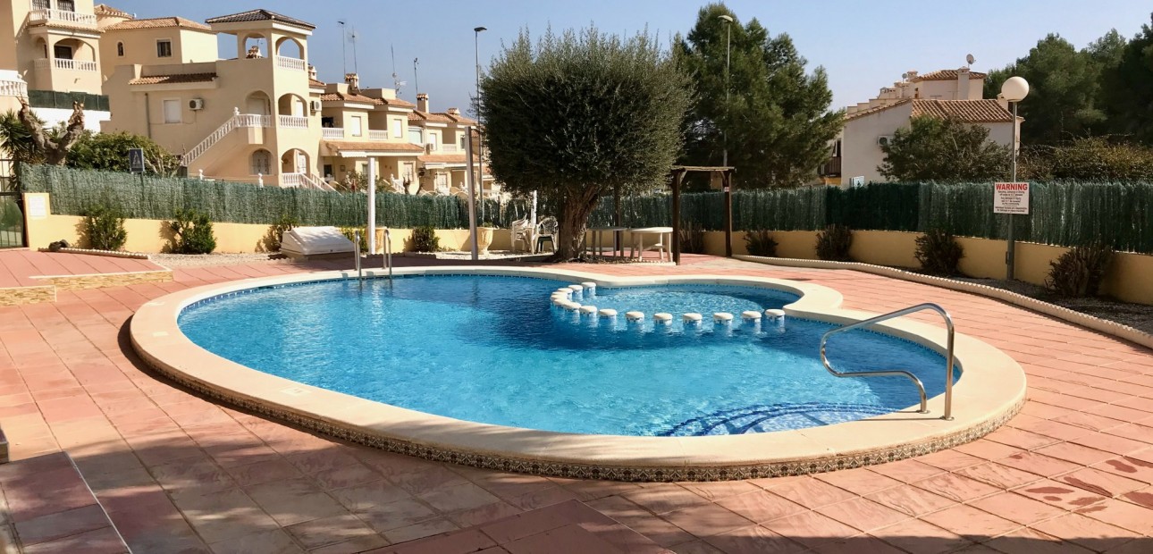 Herverkoop - Herenhuis -
Pinar de Campoverde - Pinar de Campoverde - Village