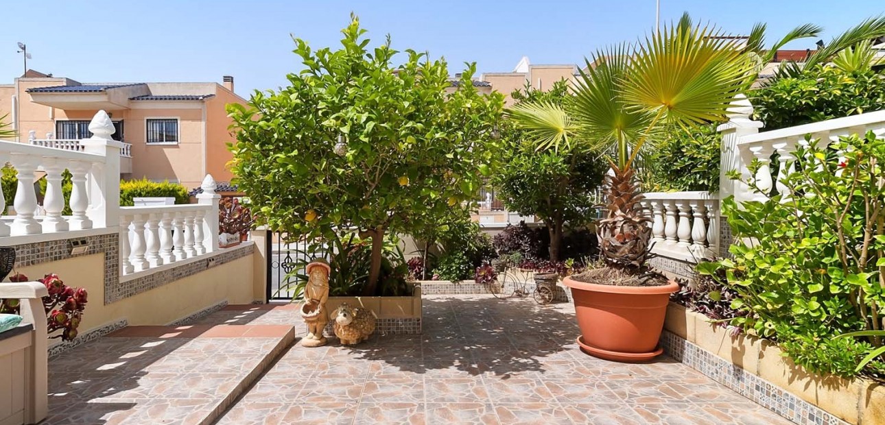 Herverkoop - Herenhuis -
Pinar de Campoverde - Pinar de Campoverde - Village