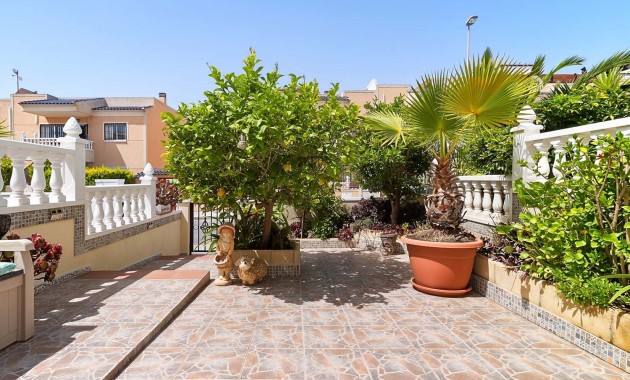Herverkoop - Herenhuis -
Pinar de Campoverde - Pinar de Campoverde - Village
