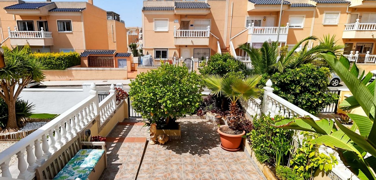 Herverkoop - Herenhuis -
Pinar de Campoverde - Pinar de Campoverde - Village