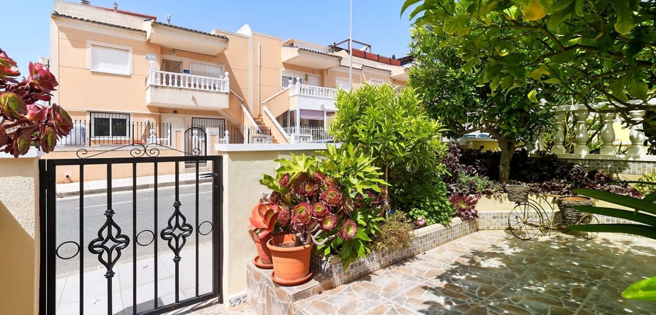 Herverkoop - Herenhuis -
Pinar de Campoverde - Pinar de Campoverde - Village