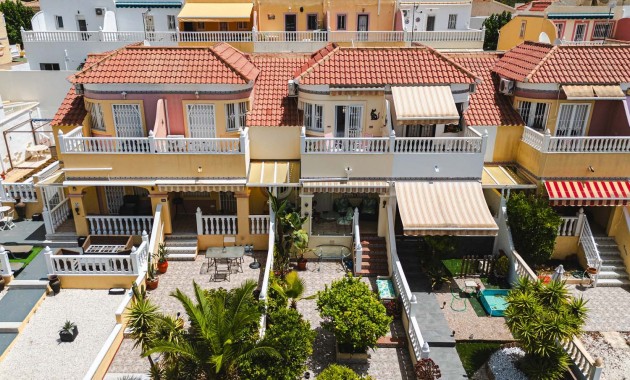 Herverkoop - Herenhuis -
Pinar de Campoverde - Pinar de Campoverde - Village