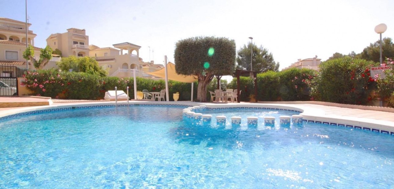 Herverkoop - Herenhuis -
Pinar de Campoverde - Pinar de Campoverde - Village