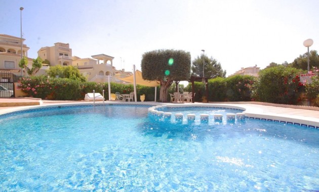 Herverkoop - Herenhuis -
Pinar de Campoverde - Pinar de Campoverde - Village