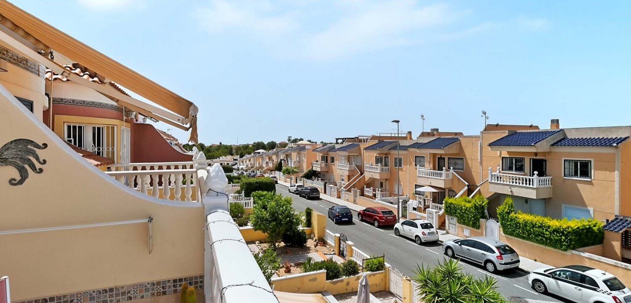 Herverkoop - Herenhuis -
Pinar de Campoverde - Pinar de Campoverde - Village