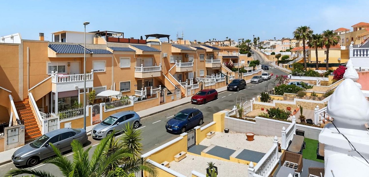 Herverkoop - Herenhuis -
Pinar de Campoverde - Pinar de Campoverde - Village
