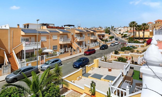 Herverkoop - Herenhuis -
Pinar de Campoverde - Pinar de Campoverde - Village