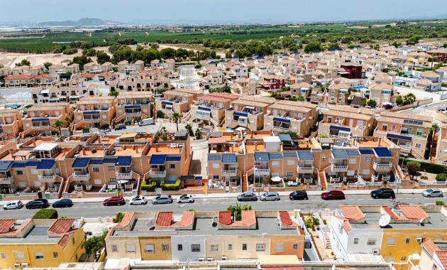 Herverkoop - Herenhuis -
Pinar de Campoverde - Pinar de Campoverde - Village