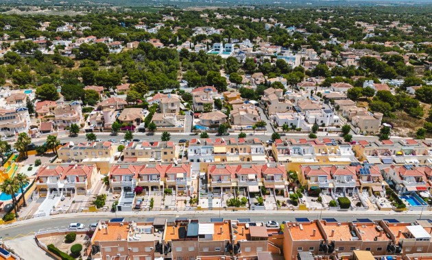 Herverkoop - Herenhuis -
Pinar de Campoverde - Pinar de Campoverde - Village