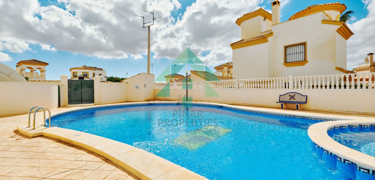 Herverkoop - Detached Villa -
Pinar de Campoverde - Pinar de Campoverde - Village