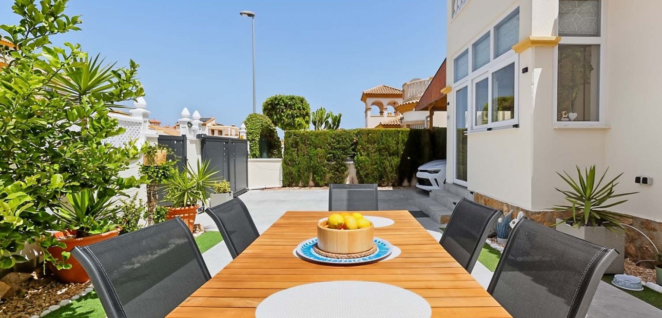 Herverkoop - Detached Villa -
Pinar de Campoverde - Pinar de Campoverde - Village