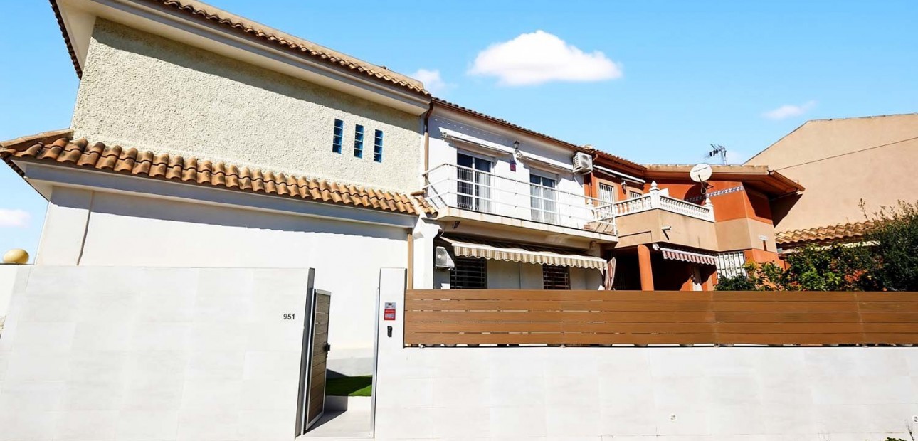 Herverkoop - Herenhuis -
Los Alcázares - Los Narejos