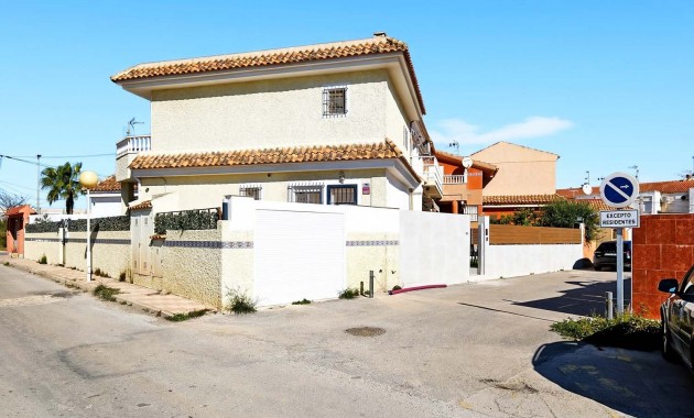 Herverkoop - Herenhuis -
Los Alcázares - Los Narejos