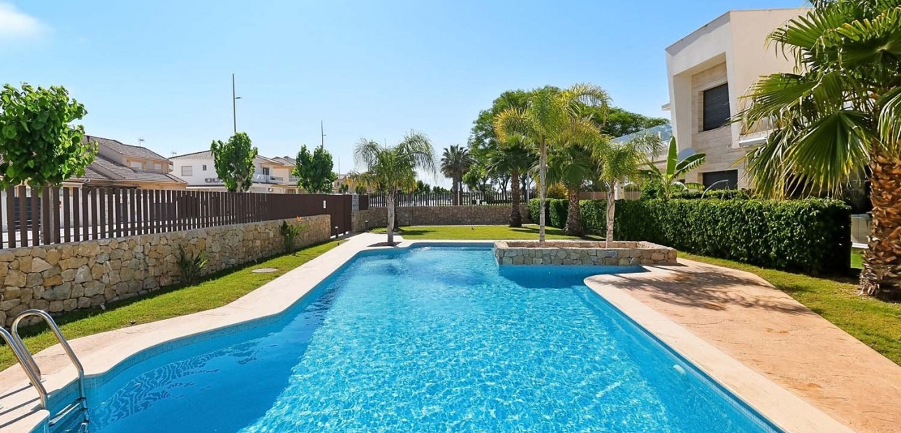 Herverkoop - Appartement / flat -
Pilar de La Horadada - El Mojón