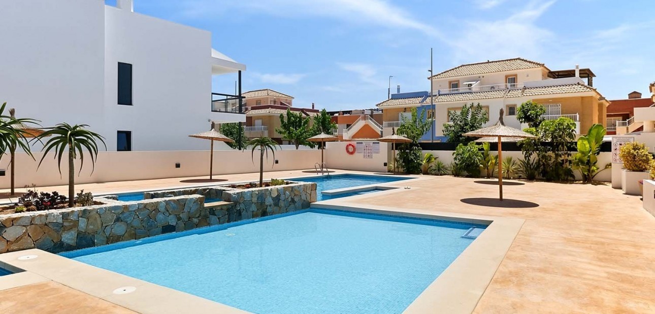 Herverkoop - Appartement / flat -
Pilar de La Horadada - El Mojón