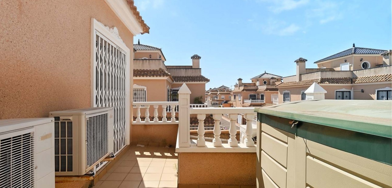 Herverkoop - Quad Villa -
Torre de La Horadada - Torre de La Horadada - Town